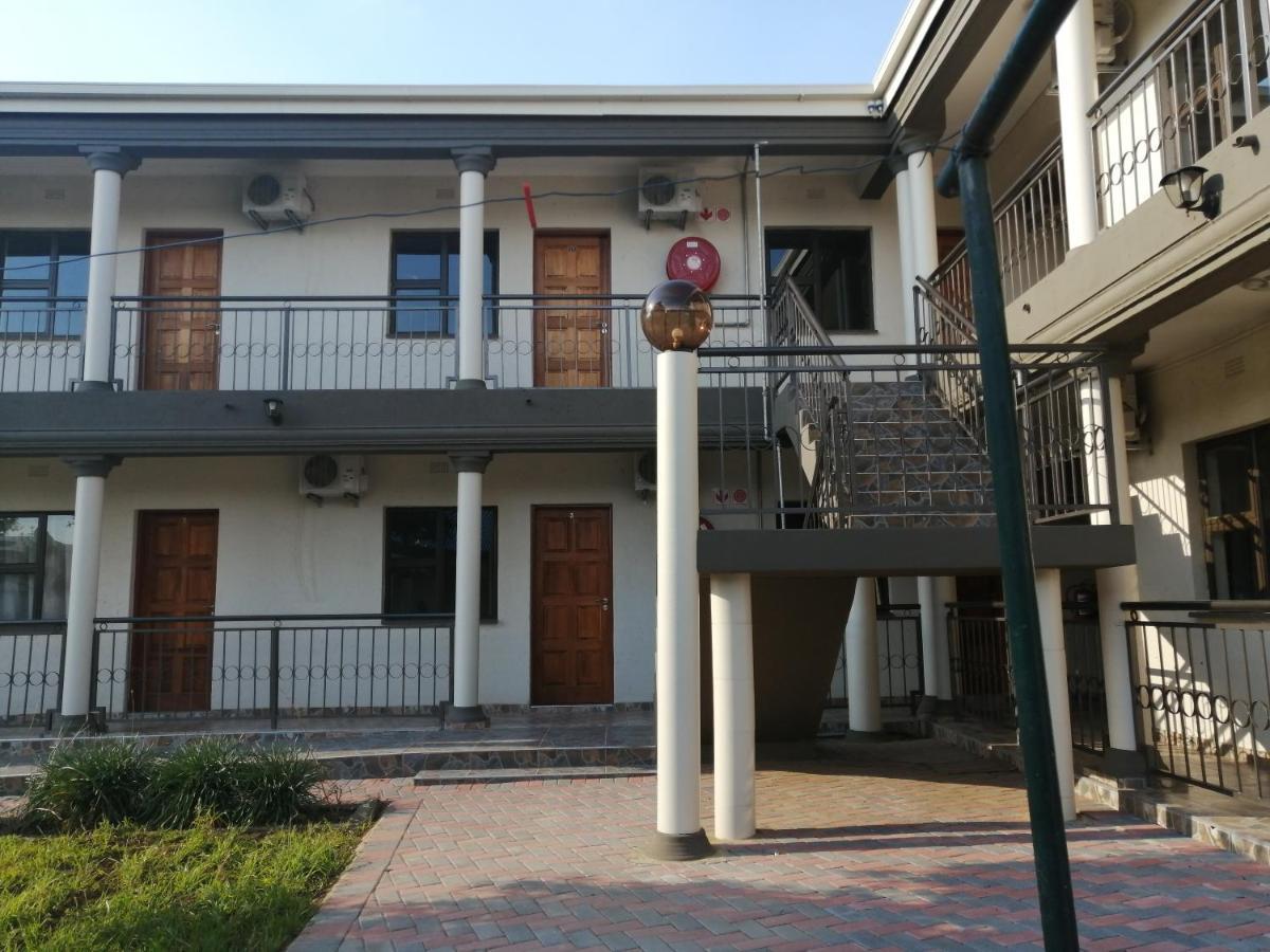 Lala Poa Guest House Klerksdorp Luaran gambar