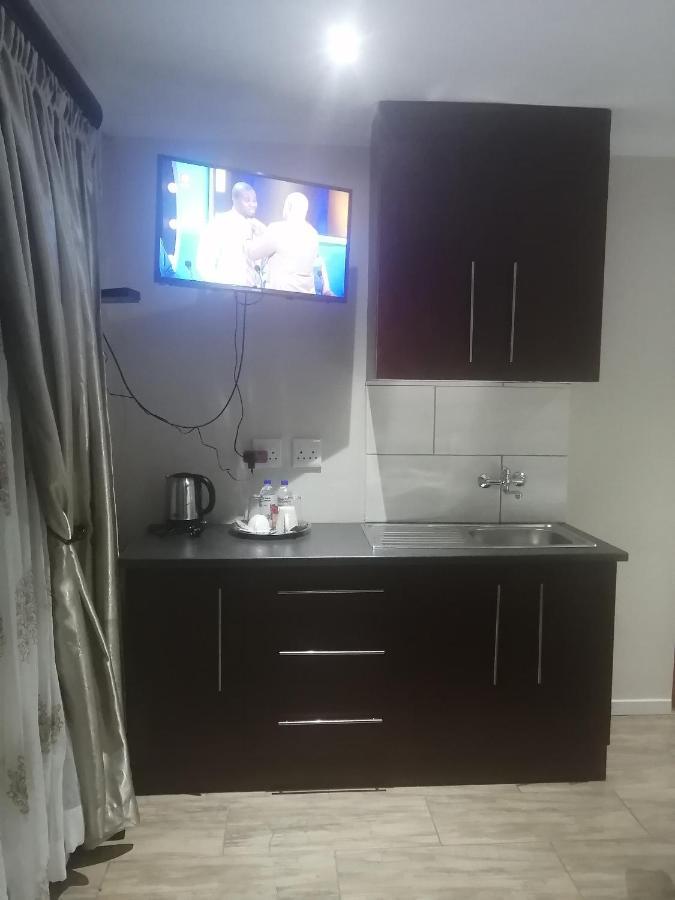 Lala Poa Guest House Klerksdorp Luaran gambar