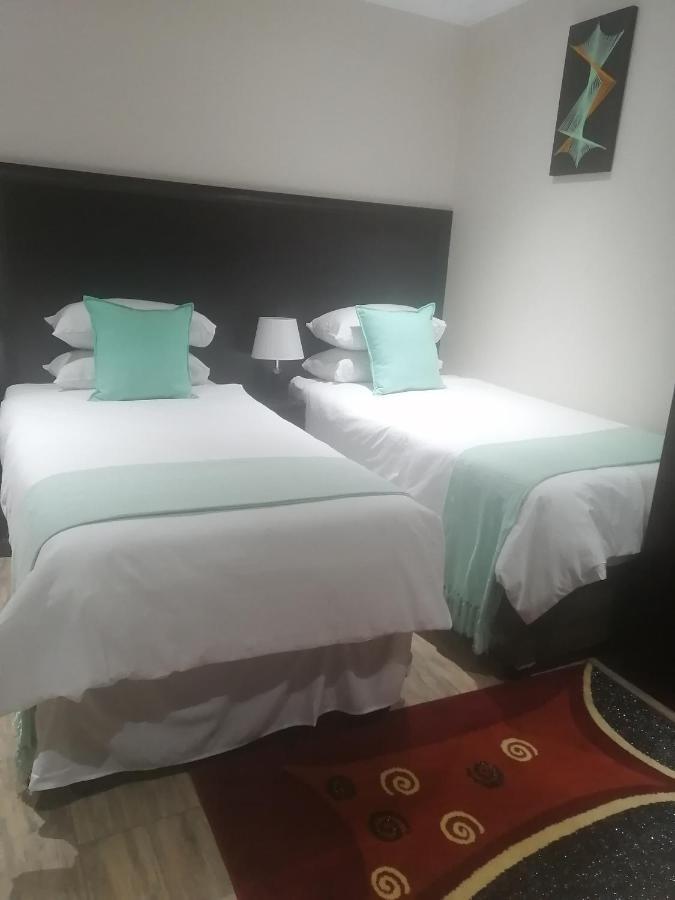 Lala Poa Guest House Klerksdorp Luaran gambar