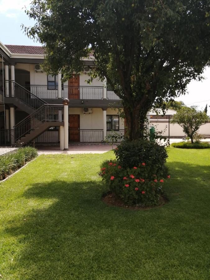 Lala Poa Guest House Klerksdorp Luaran gambar