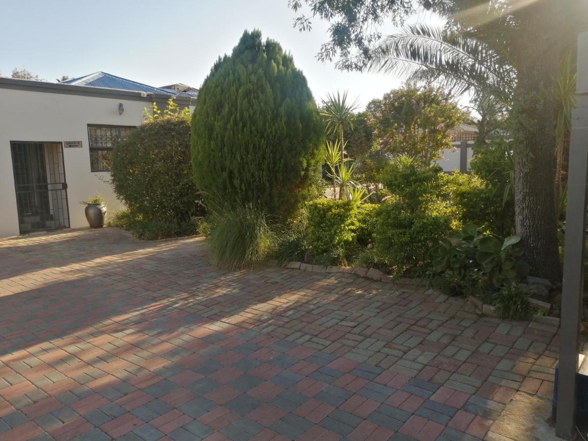 Lala Poa Guest House Klerksdorp Luaran gambar