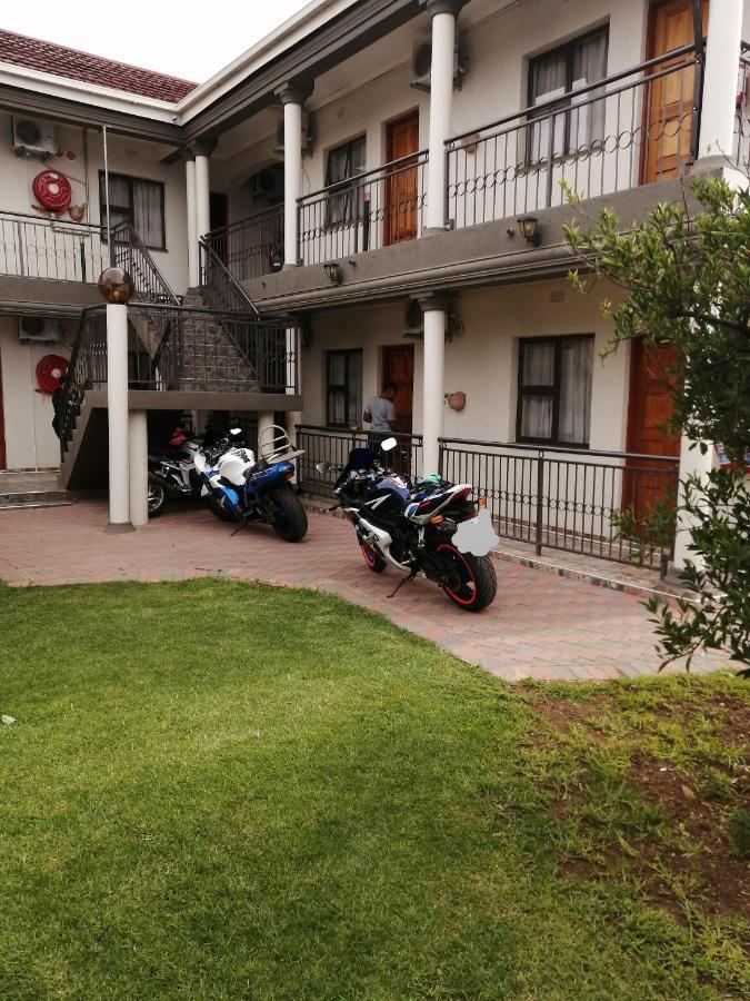 Lala Poa Guest House Klerksdorp Luaran gambar