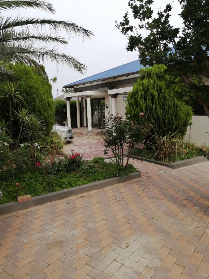 Lala Poa Guest House Klerksdorp Luaran gambar