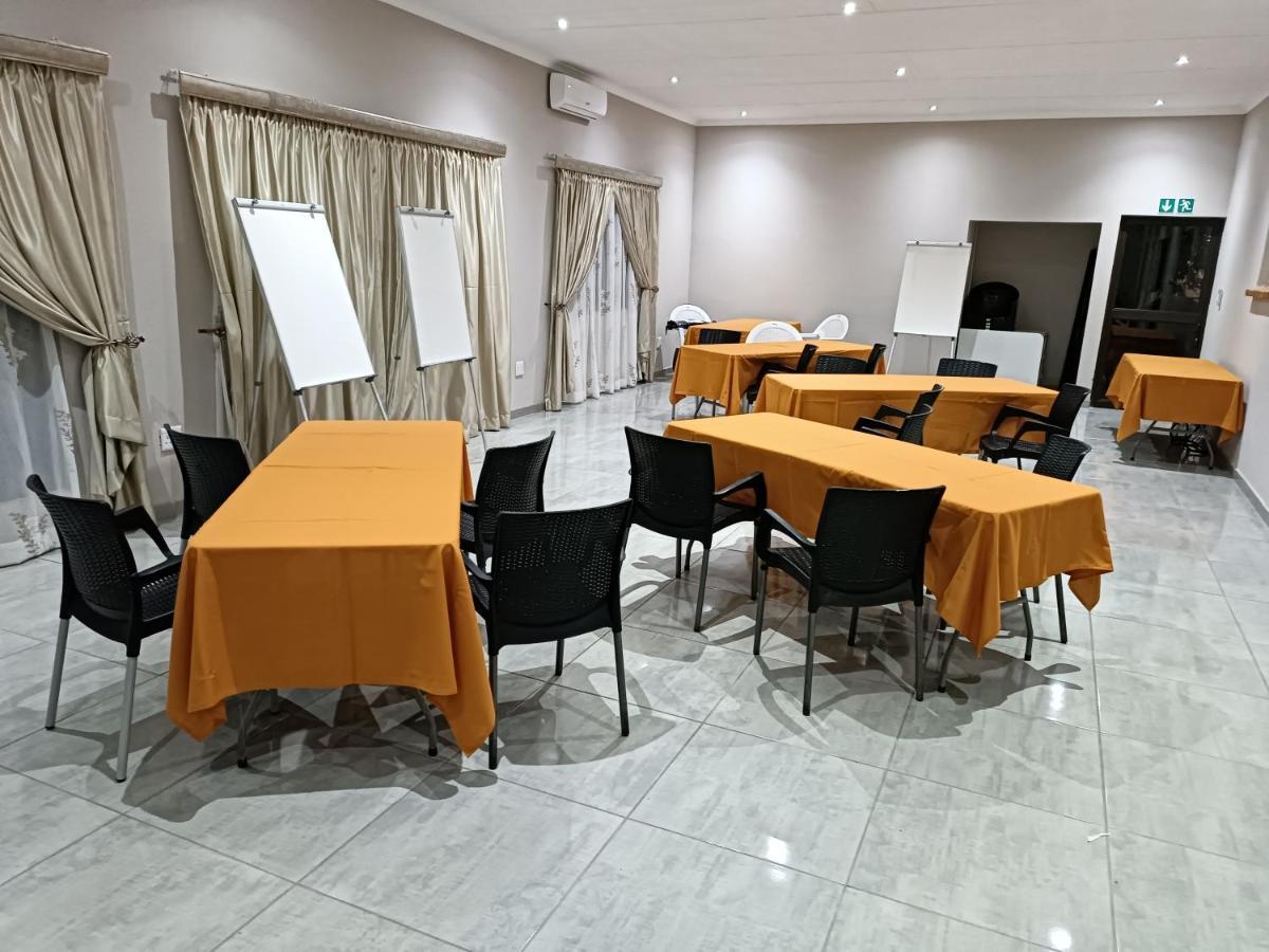Lala Poa Guest House Klerksdorp Luaran gambar