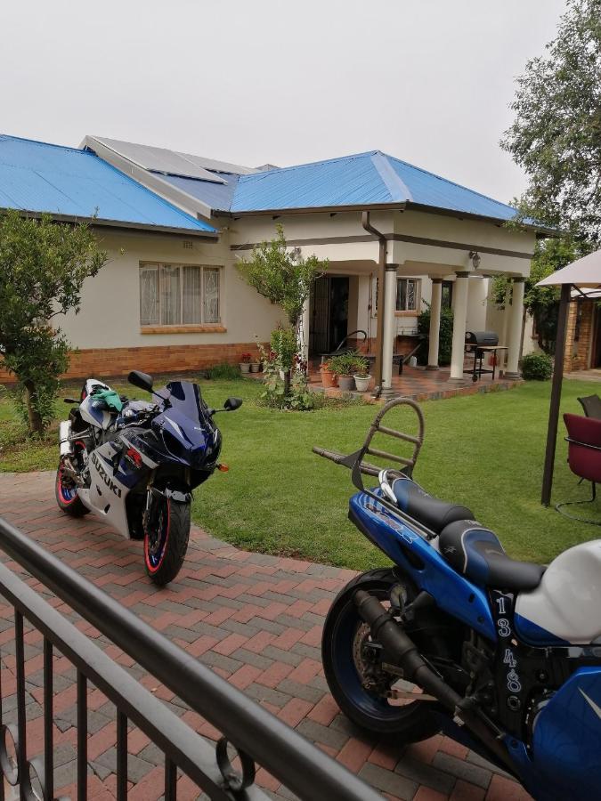 Lala Poa Guest House Klerksdorp Luaran gambar