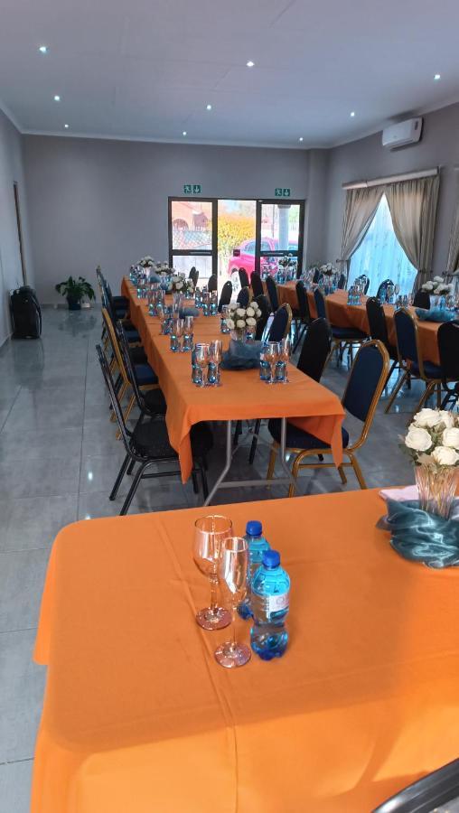 Lala Poa Guest House Klerksdorp Luaran gambar